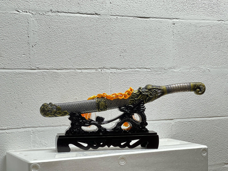 SNAKE SWORD SHORT WITH STAND